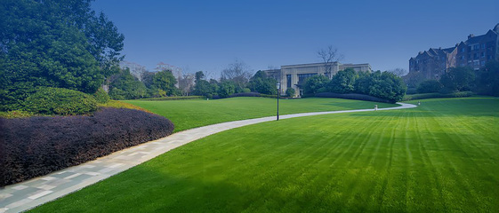 甘肅榮洋實(shí)業(yè)集團(tuán)有限責(zé)任公司是集房地產(chǎn)開發(fā)經(jīng)營,房屋銷售、租賃,物業(yè)管理;工程管理服務(wù);建筑工程施工、裝飾、裝修,市政工程設(shè)計(jì)、施工,園林綠化;保潔服務(wù);企業(yè)管理咨詢,酒店經(jīng)營管理;建筑機(jī)械、設(shè)備租賃銷售,五金建材、水暖材料、日用百貨、電梯的批發(fā)及零售為一體的民營企業(yè)。